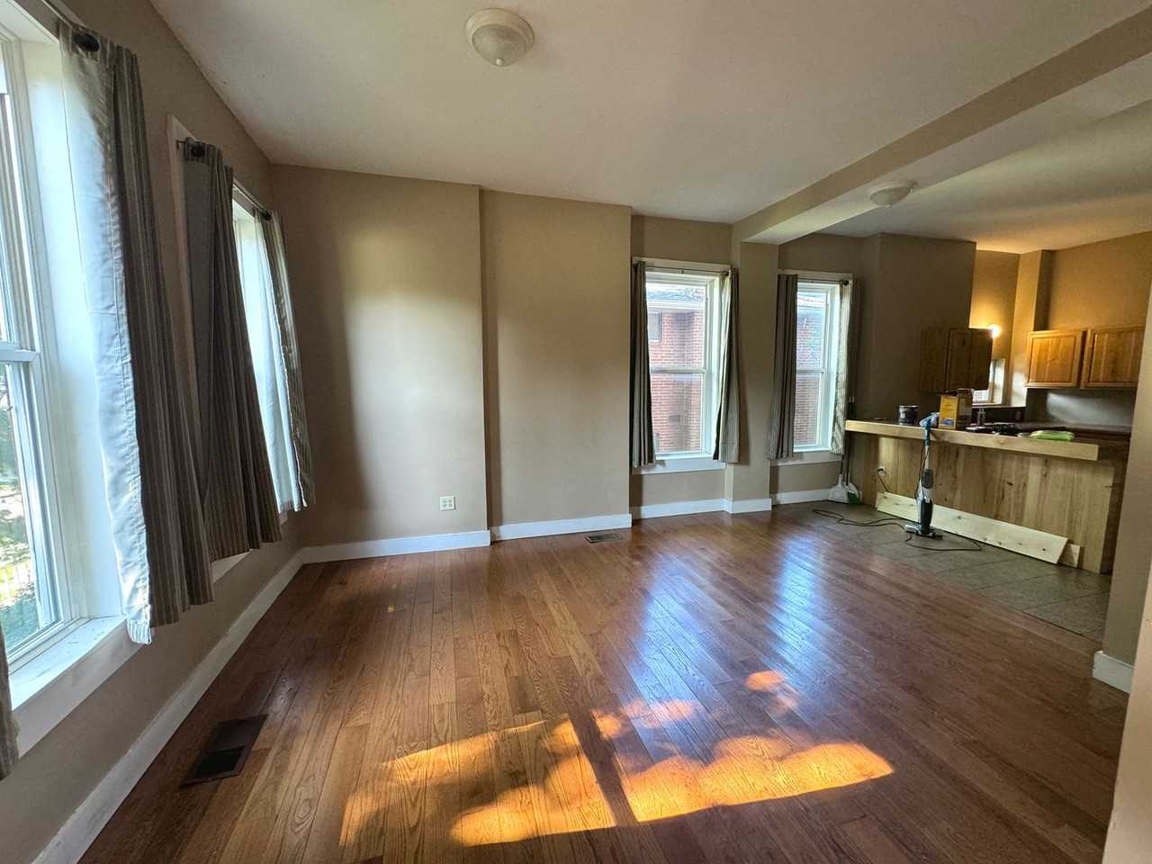 337 N Ellis St - Photo 4 of 36