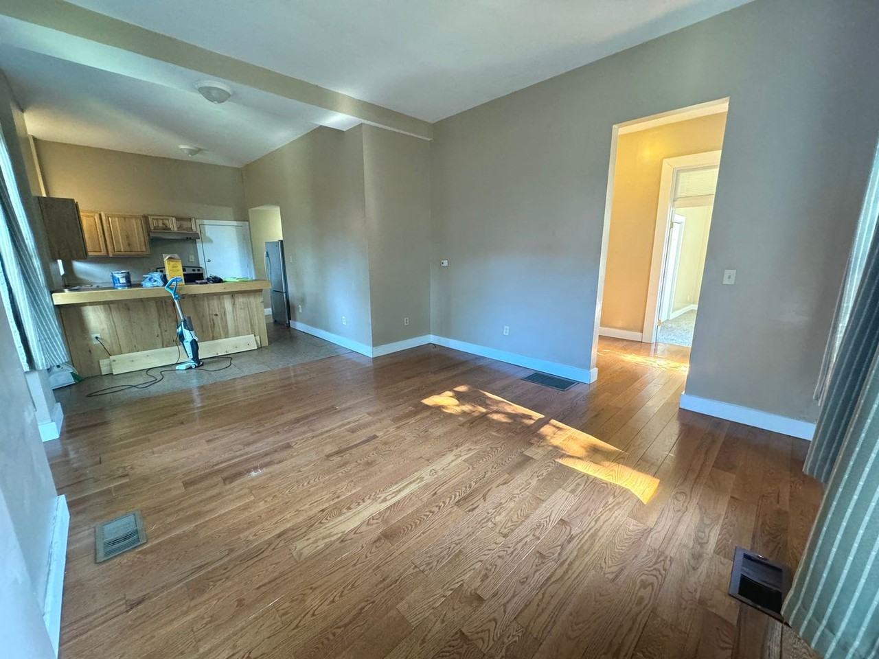 337 N Ellis St - Photo 5 of 36