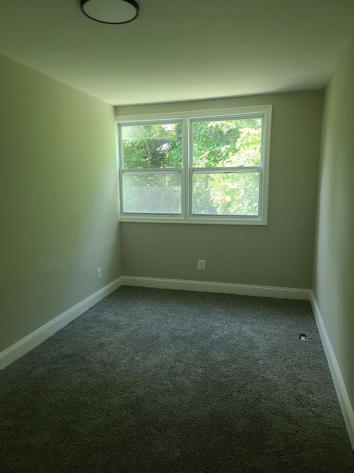 446 Burbank Court - Photo 6 of 29