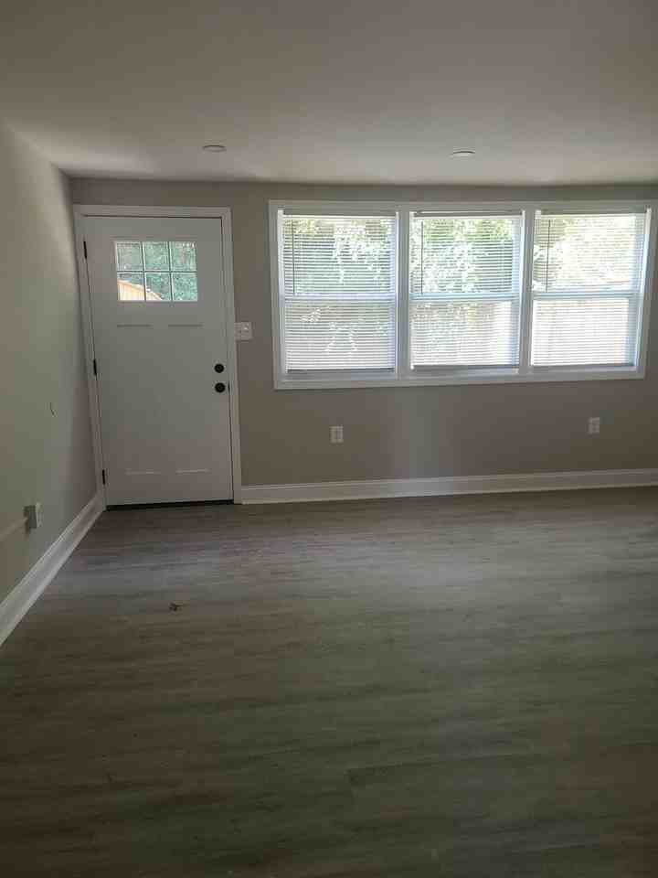 446 Burbank Court - Photo 2 of 29