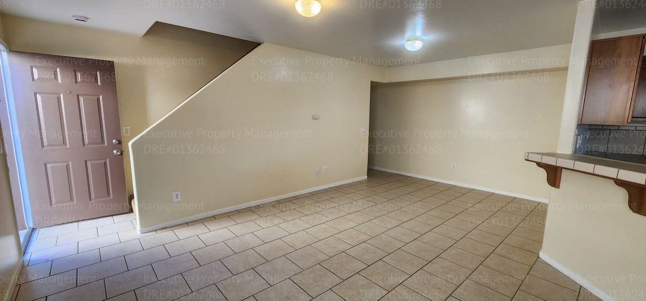 5715 Castlegate Ln - Photo 3 of 26