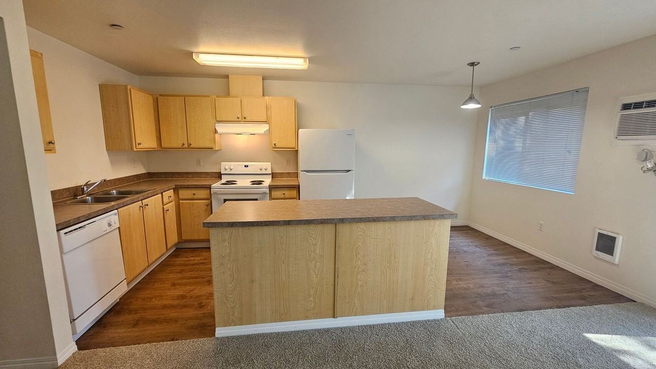 Mountain View Apartments - Photo 7 of 50