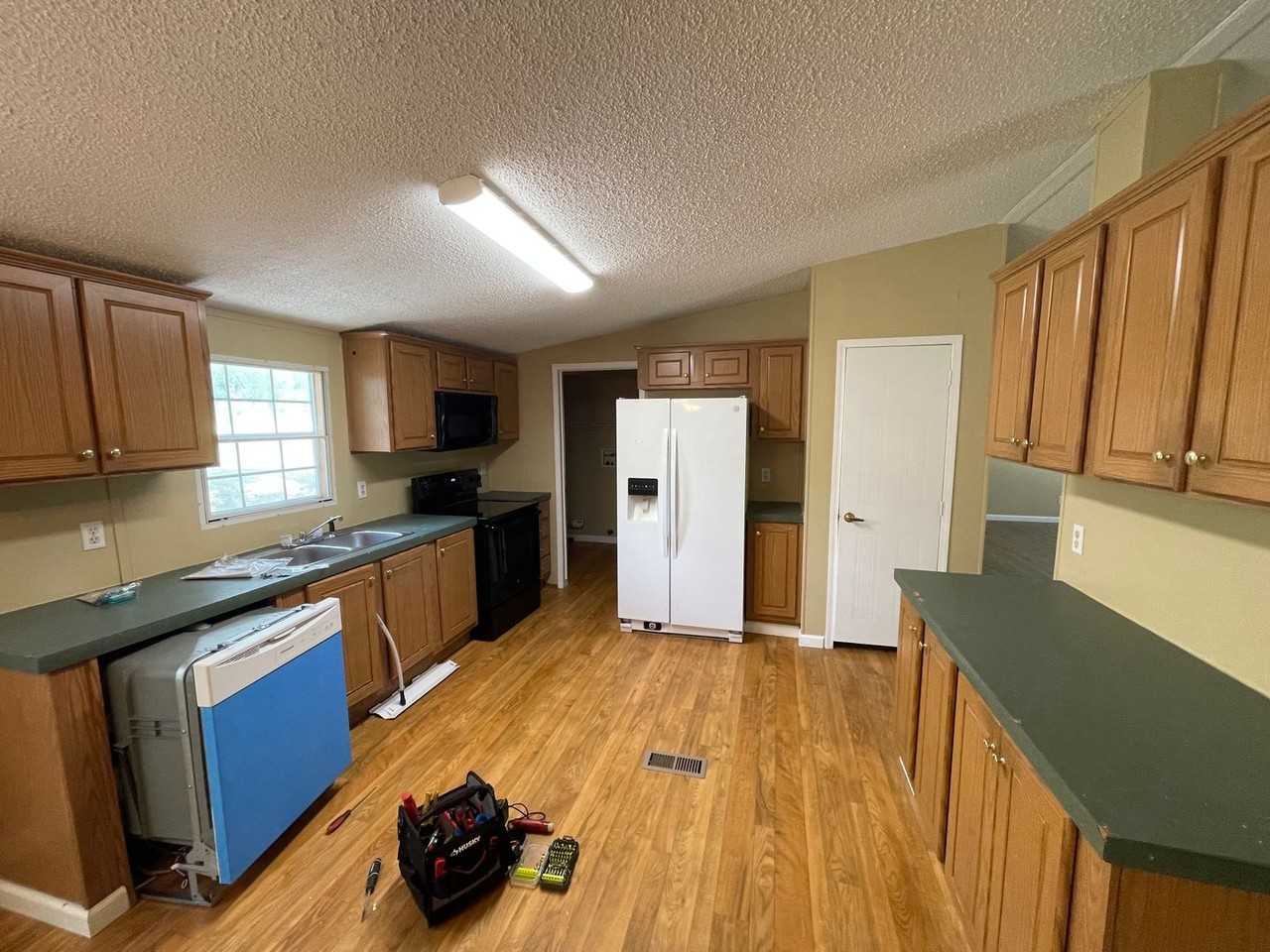 136 Sonnyland Dr - Photo 4 of 27