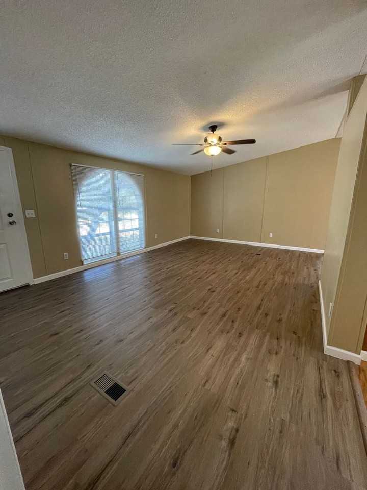 136 Sonnyland Dr - Photo 5 of 27