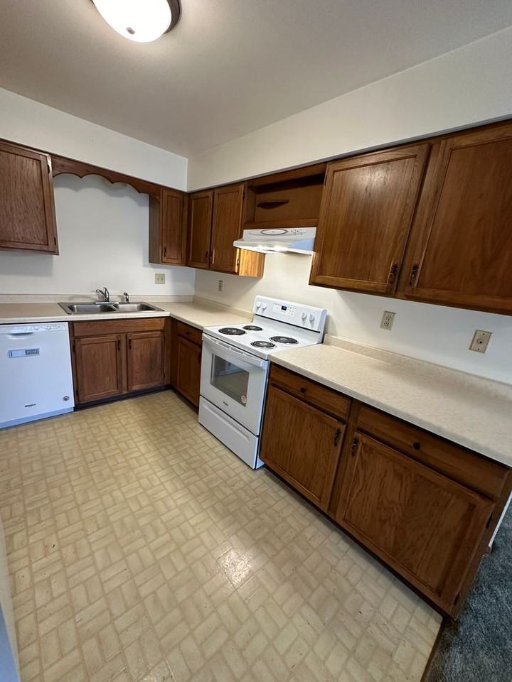 Beautiful 2br 1 bath apartment in West Bend - Photo 2 of 9