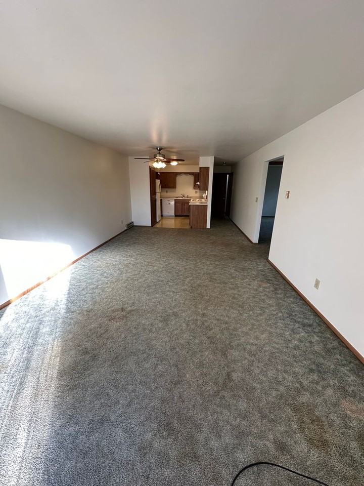 Beautiful 2br 1 bath apartment in West Bend - Photo 3 of 9