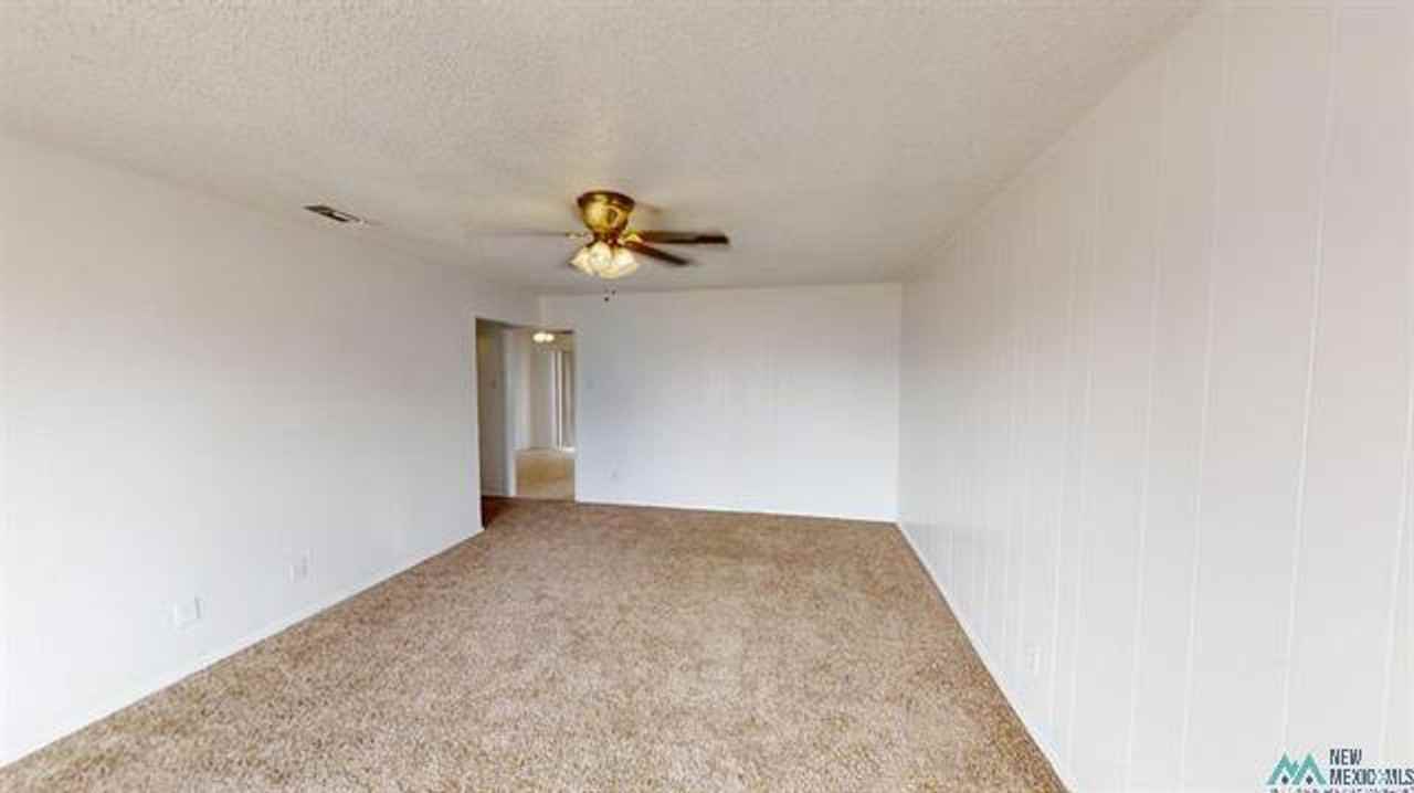 3008 N Main St - Photo 4 of 27