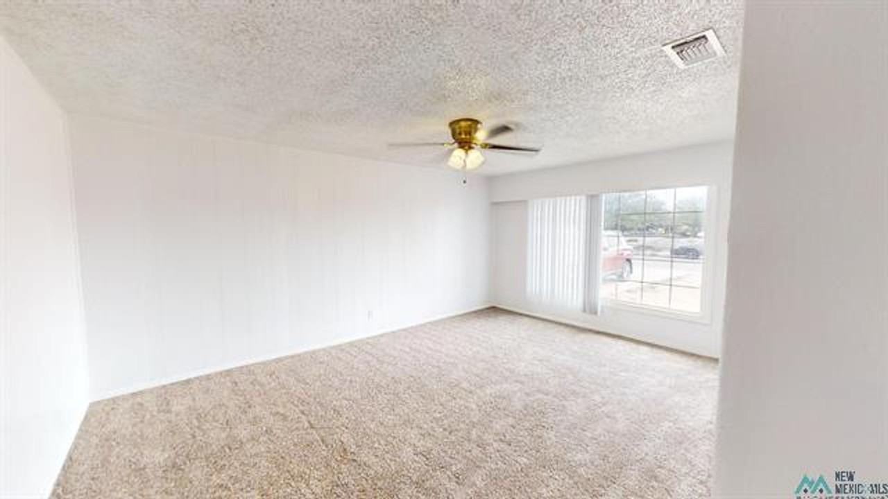 3008 N Main St - Photo 7 of 27