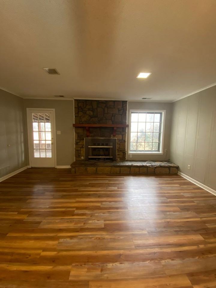 2949 W Commerce St - Photo 2 of 19