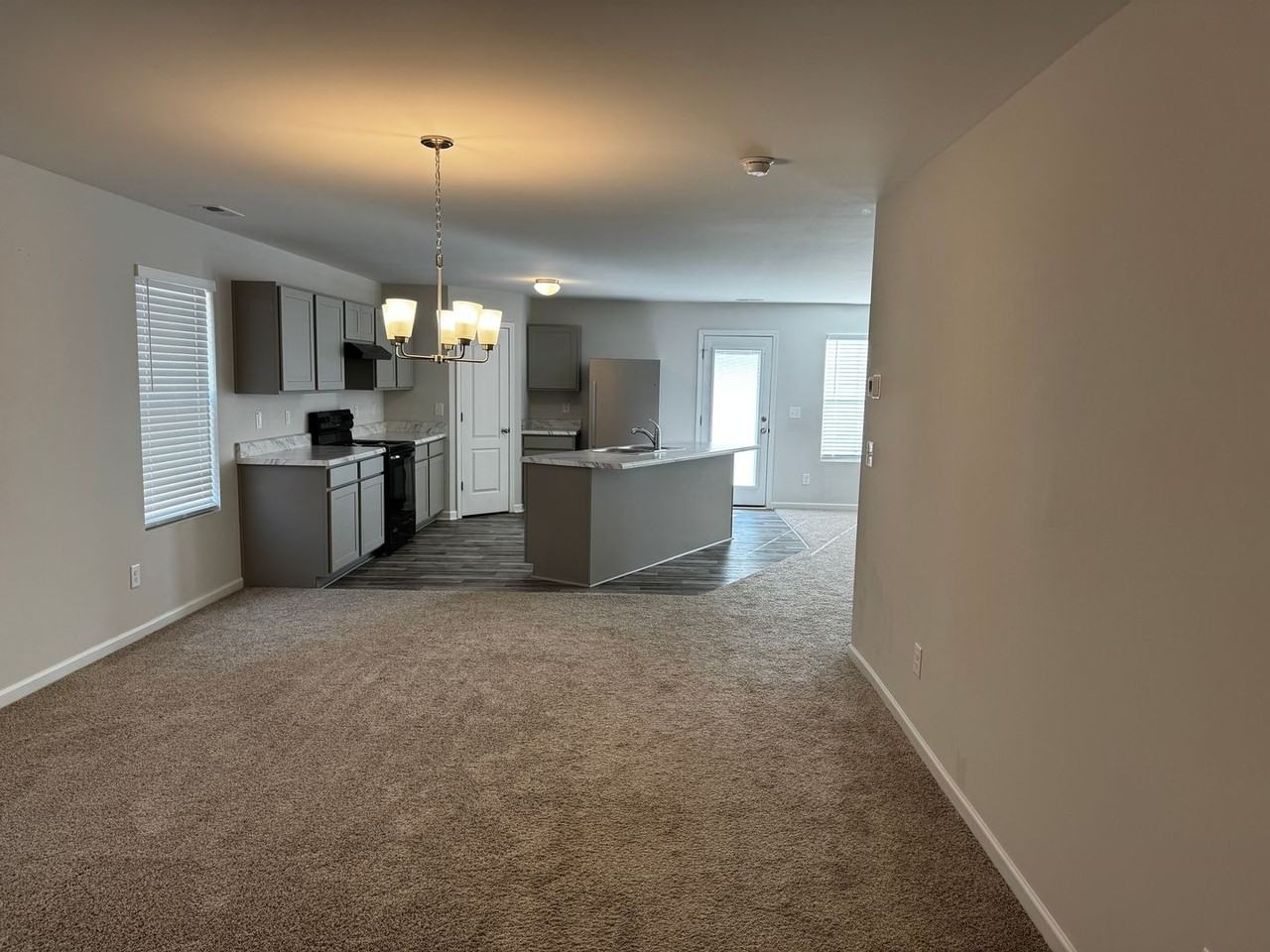 4623 Revelstroke Rd - Photo 4 of 39