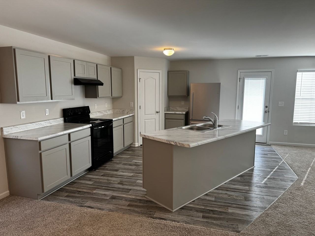 4623 Revelstroke Rd - Photo 6 of 39