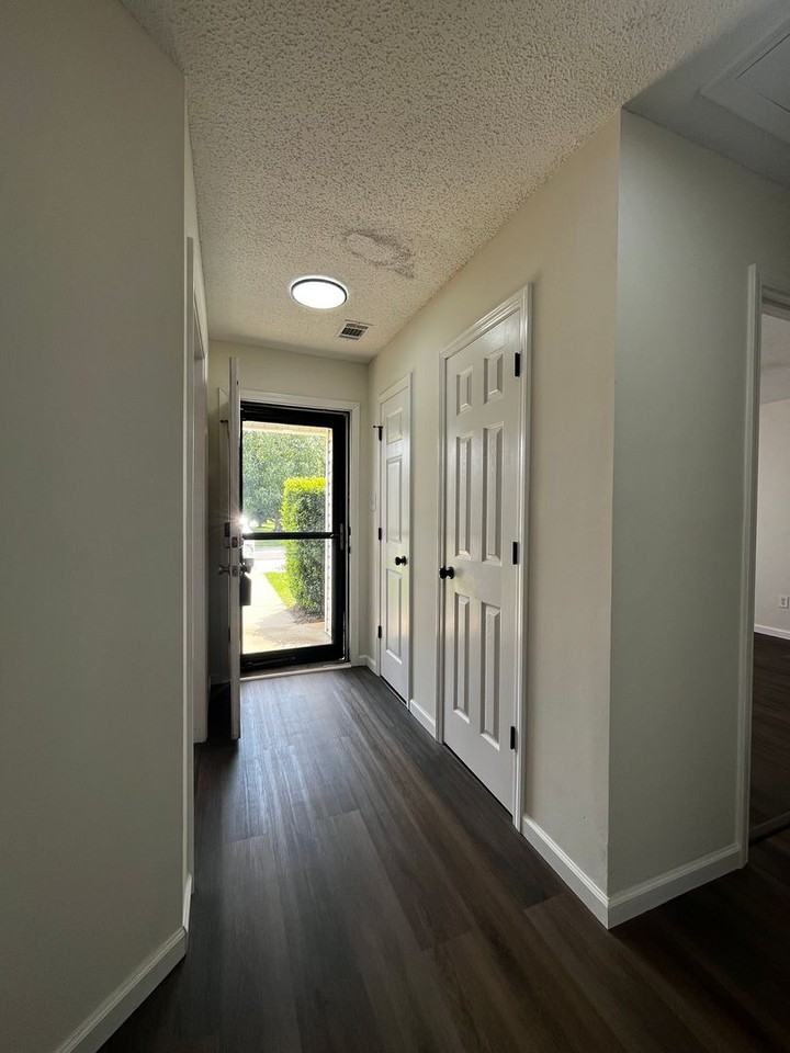 318 Chadwyck Cir - Photo 2 of 18