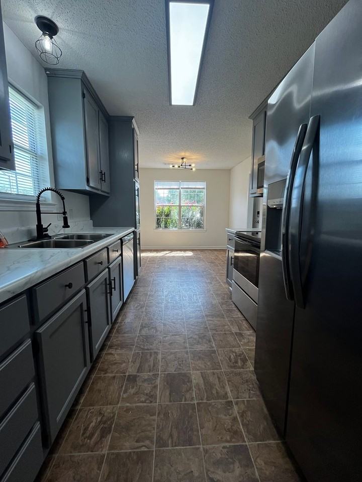 318 Chadwyck Cir - Photo 5 of 18