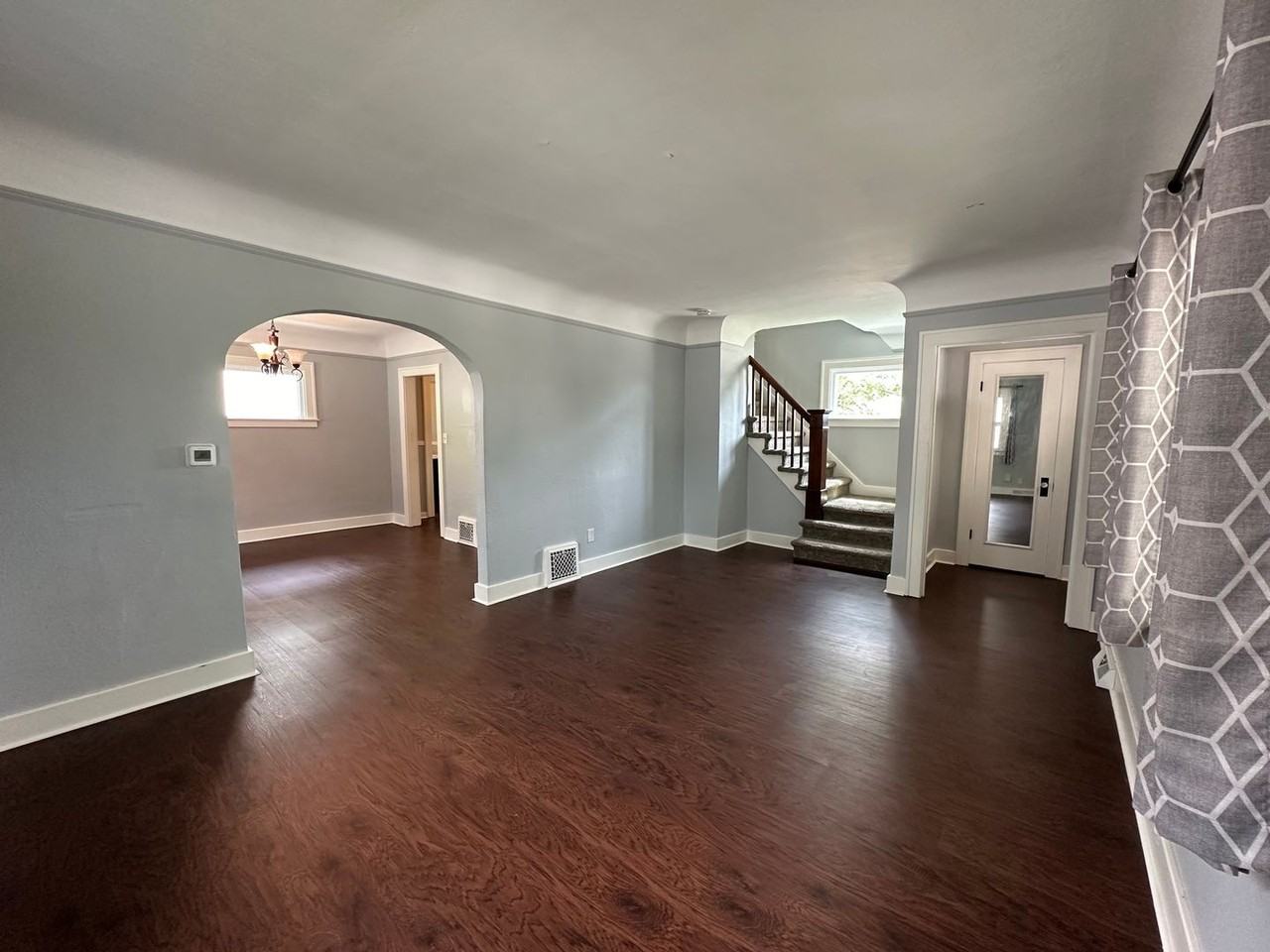 2132 Kalamazoo Ave Se - Photo 6 of 25