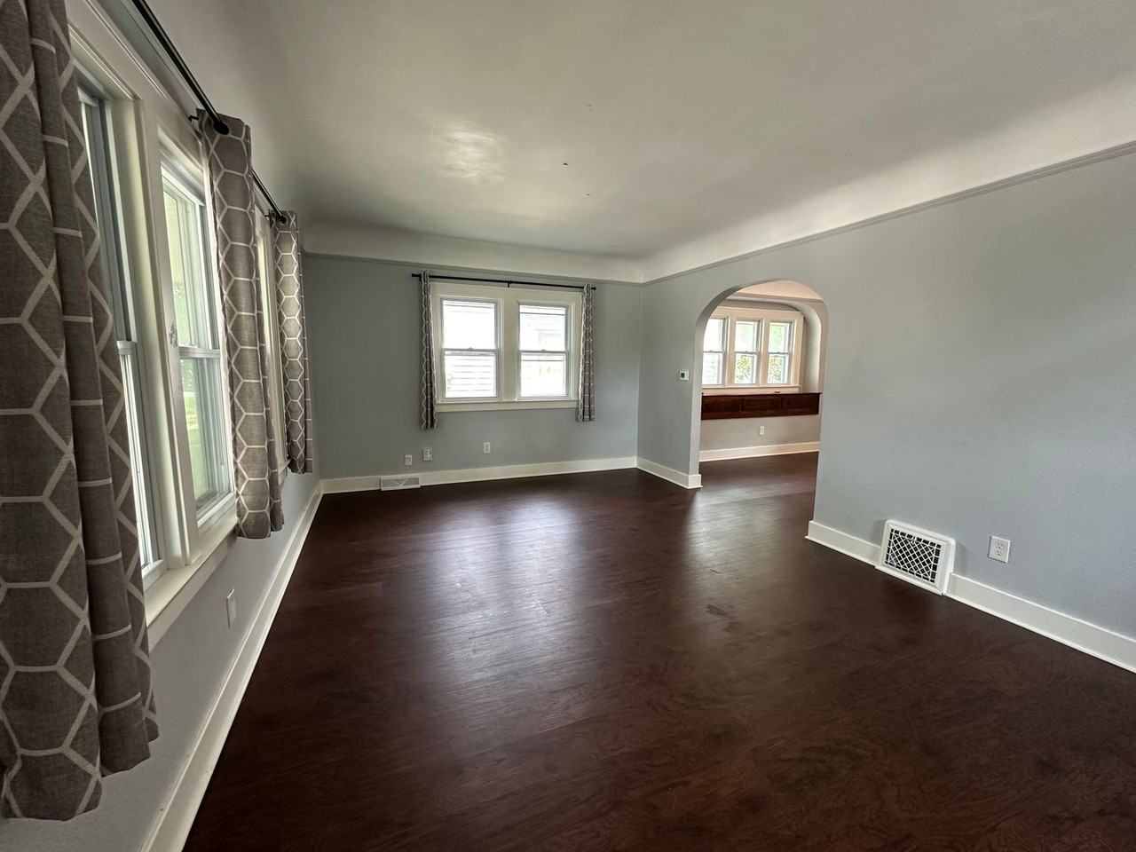2132 Kalamazoo Ave Se - Photo 7 of 25
