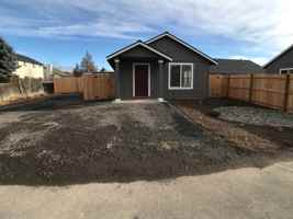 featured image of 957 Nw Oak Ave