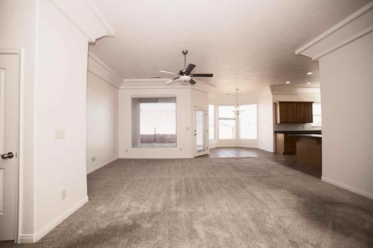 984 N 1900 E - Photo 7 of 38