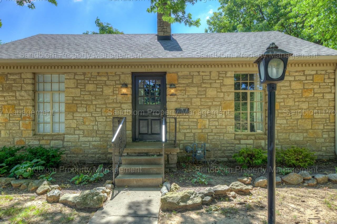 1402 S Urbana Ave - Photo 2 of 26