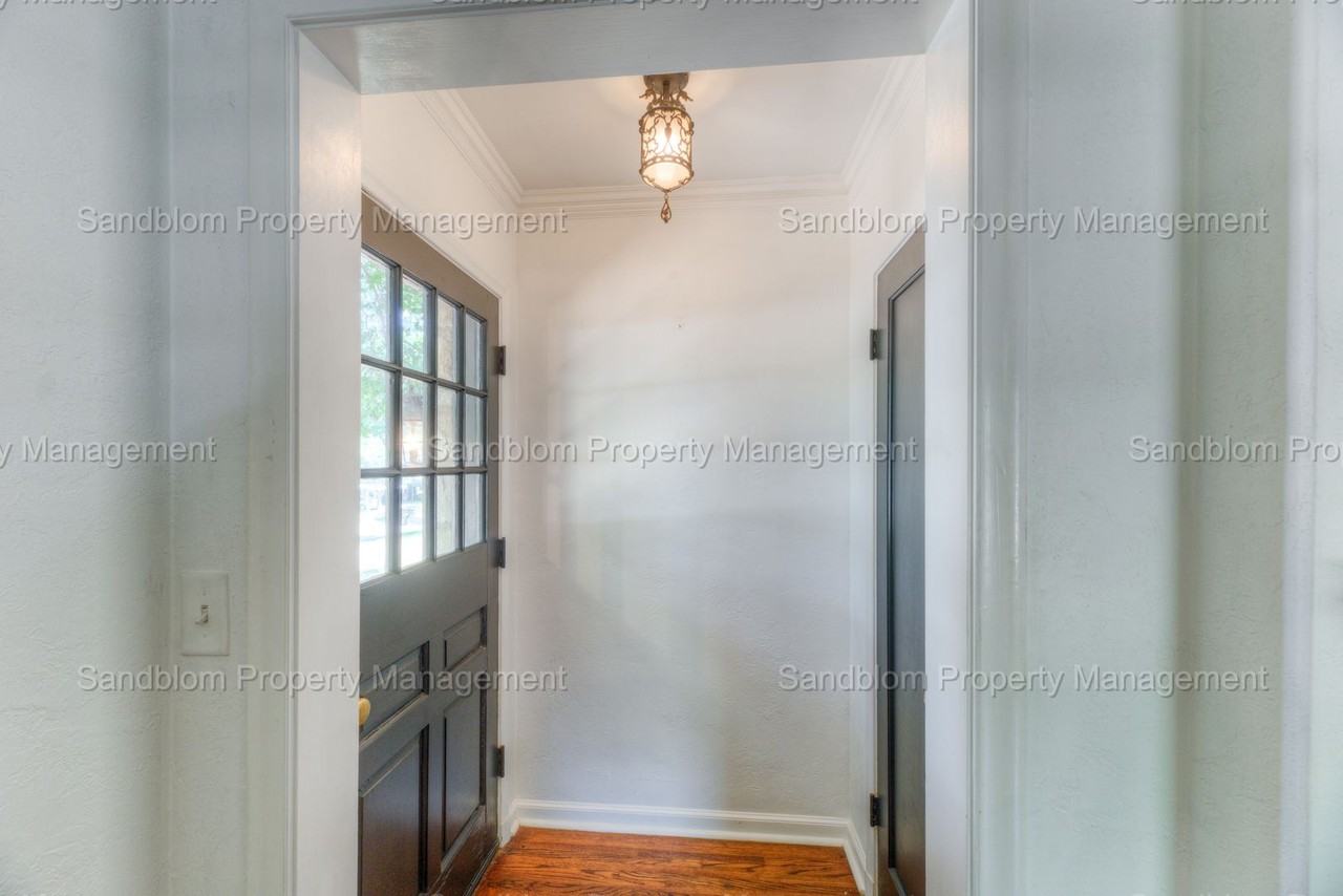 1402 S Urbana Ave - Photo 3 of 26