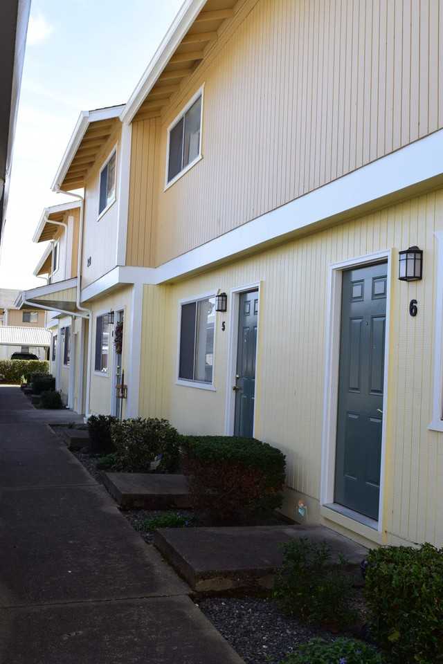 Southridge Apartments TH - 333 - Photo 2 of 15