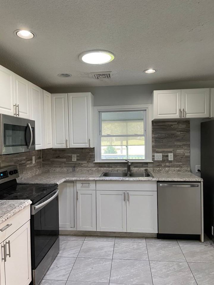 904 Shipyard Pt - Photo 7 of 22
