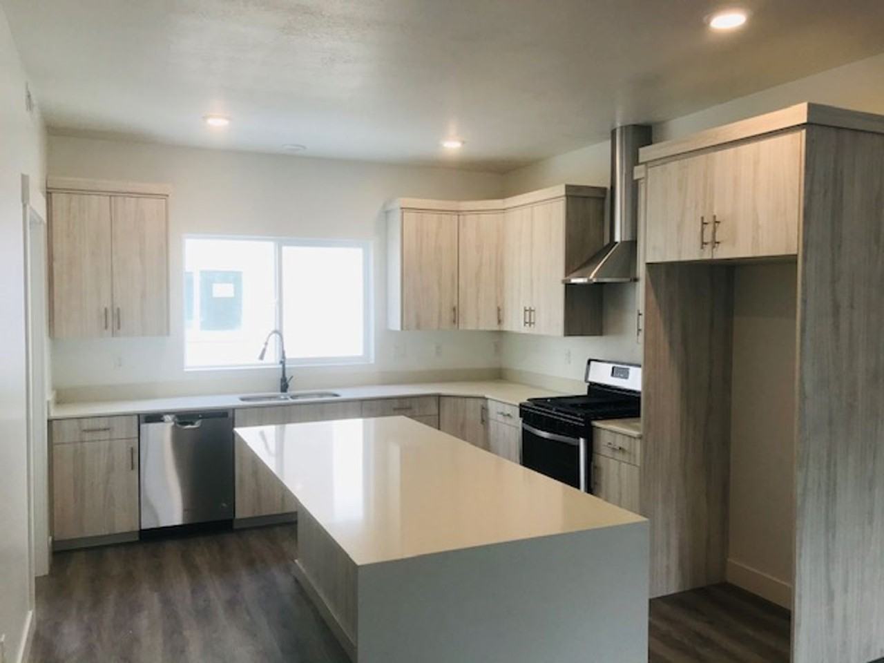 134 S Orchard Dr - Photo 2 of 12