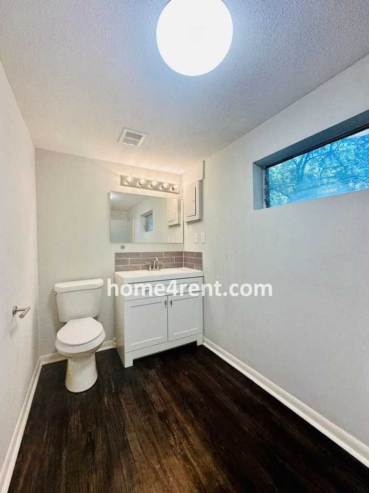 6708 Nw Graden Rd #B - Photo 6 of 31