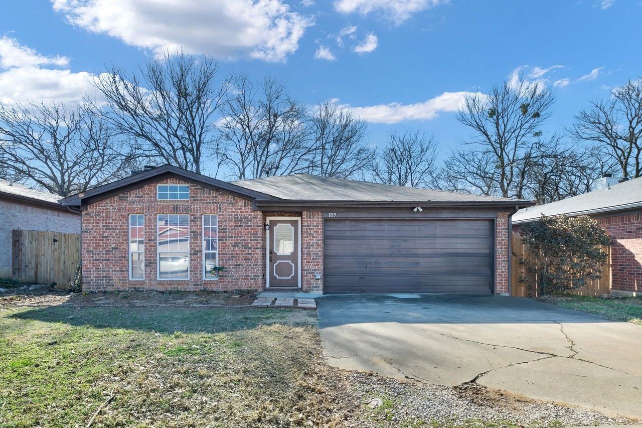 1115 Stone Creek Dr - Photo 2 of 26