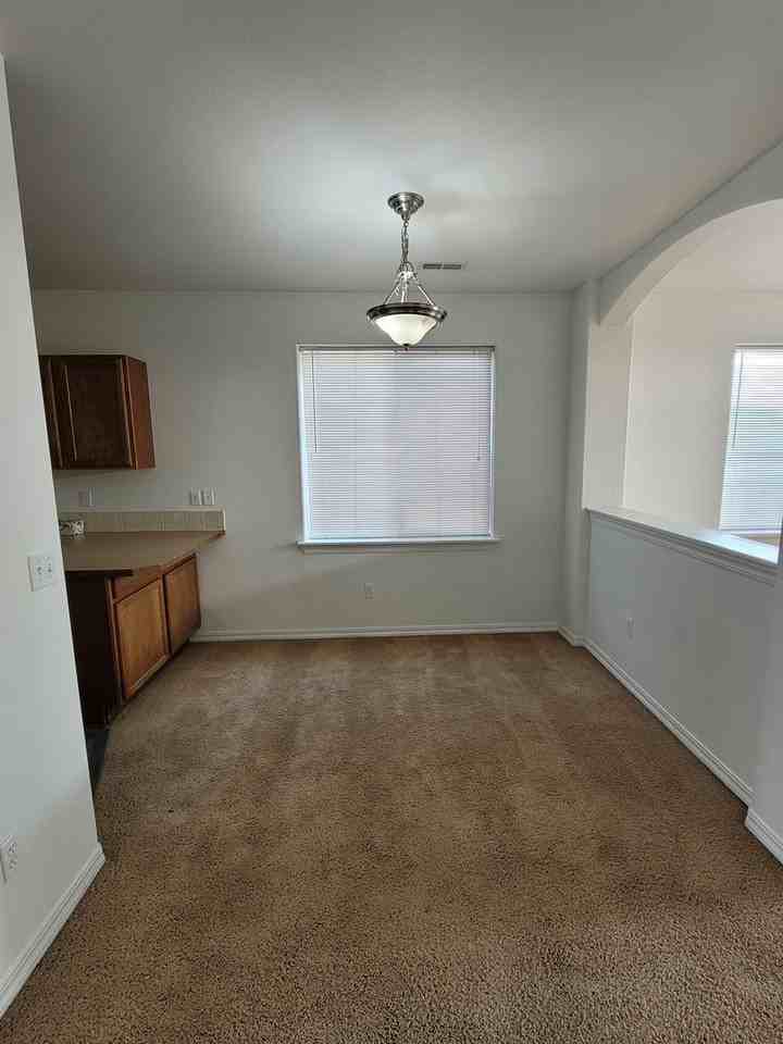 525 Florida St - Photo 4 of 15