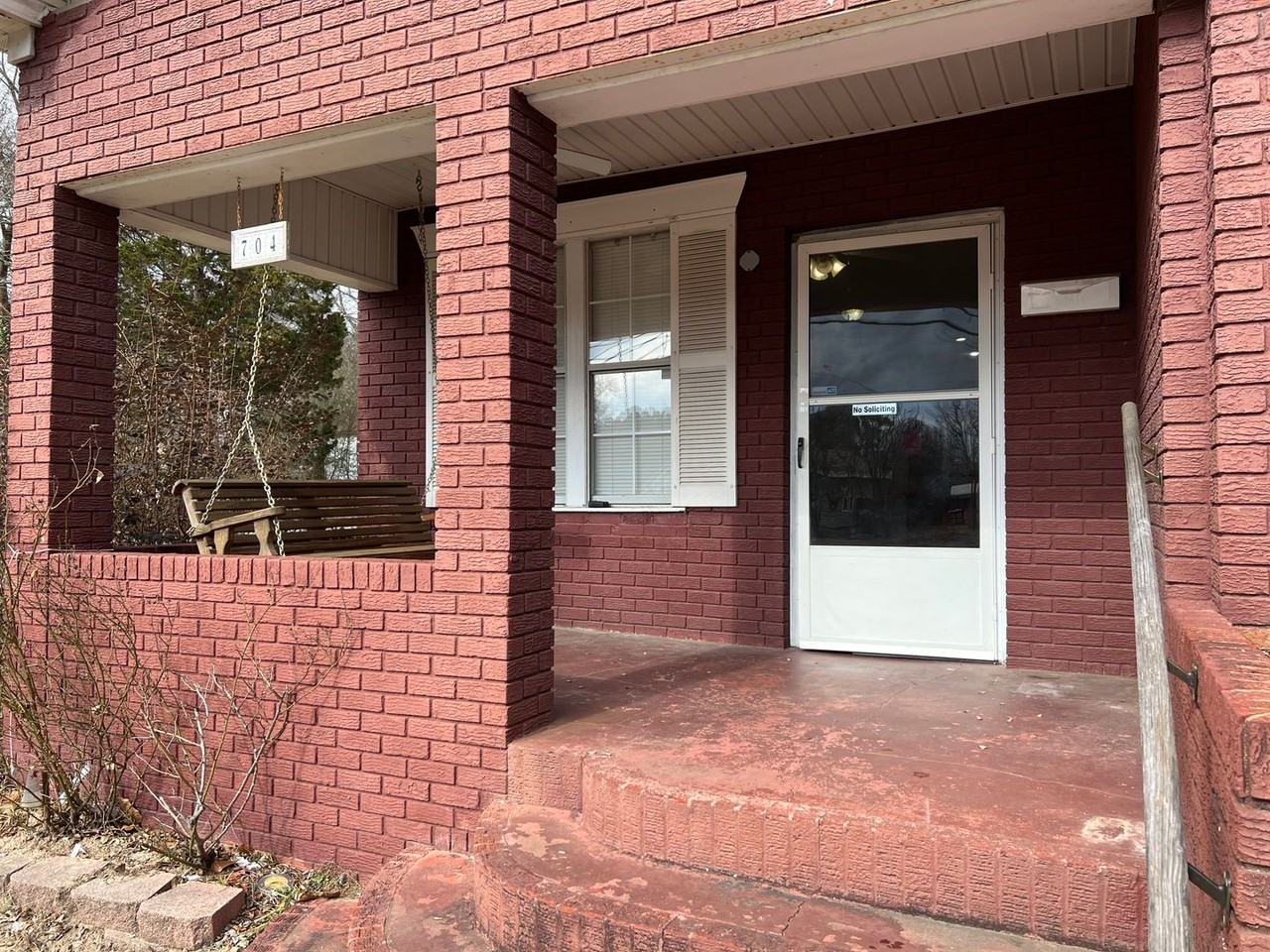 704 E North St - Photo 2 of 18