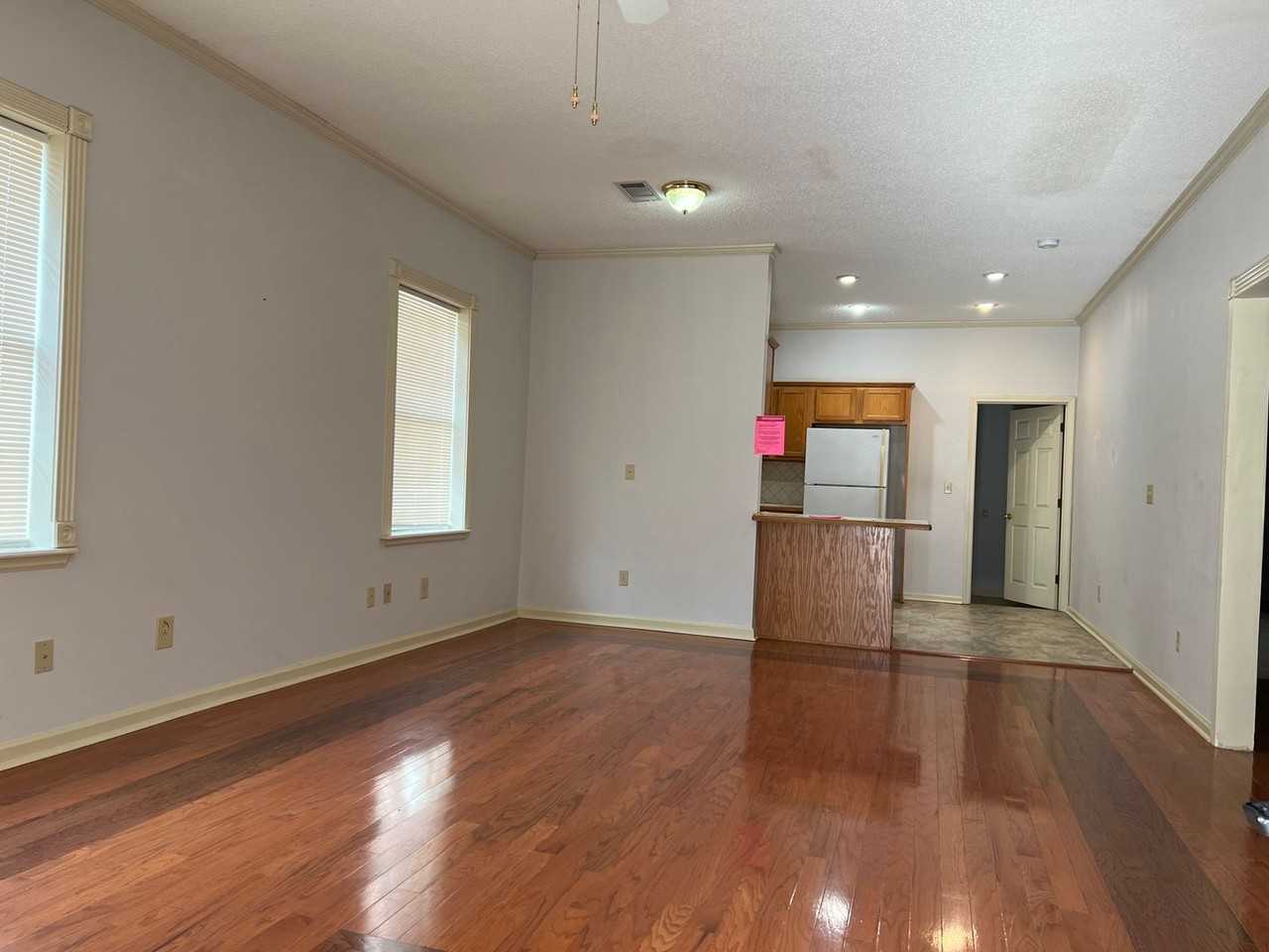 704 E North St - Photo 3 of 18