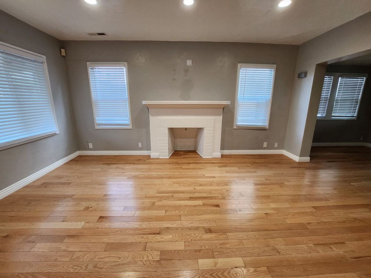 1733 E 22nd St - Photo 3 of 28