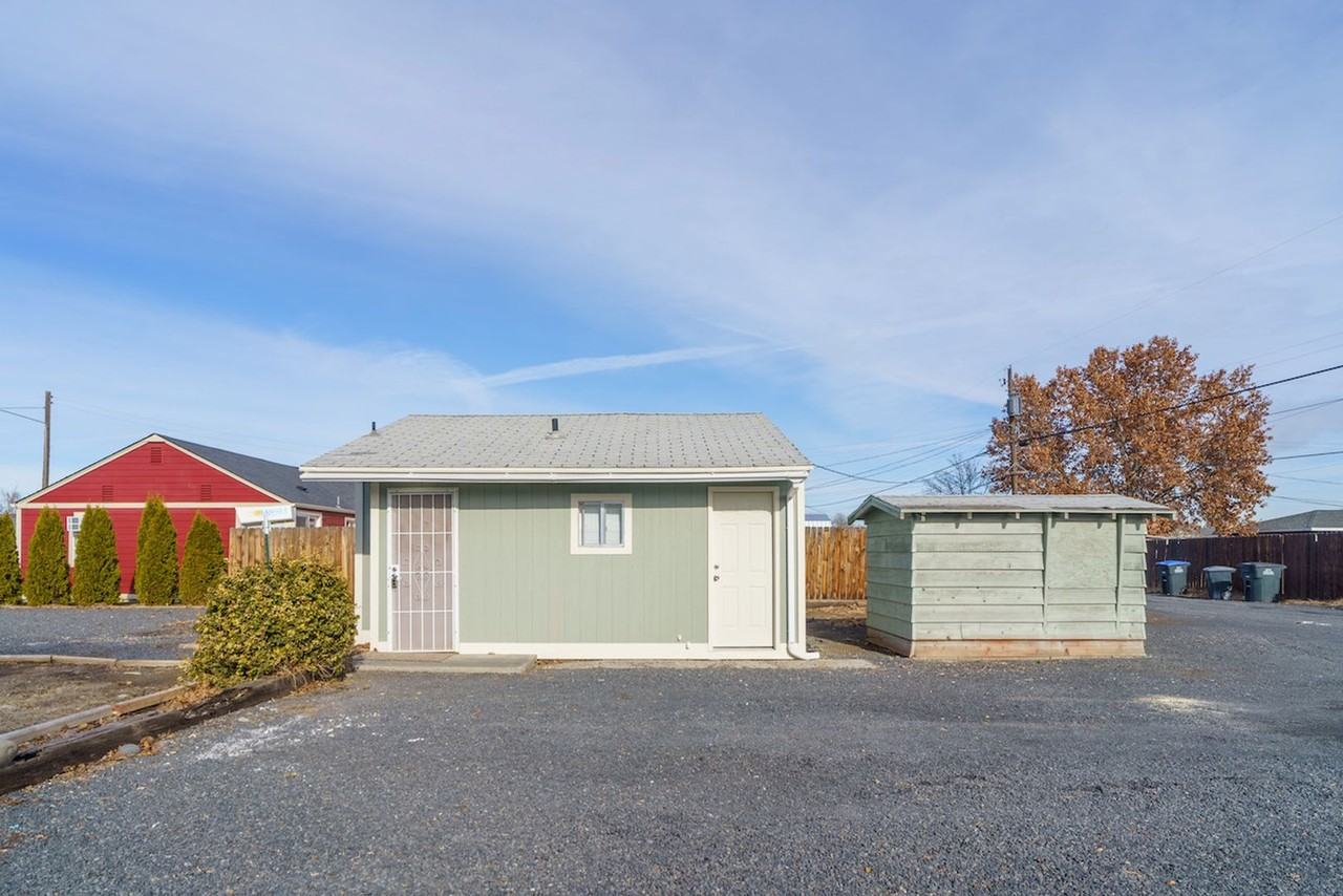 1025 W Columbia Ave - Photo 2 of 10