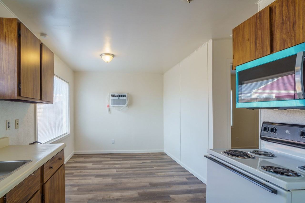 1025 W Columbia Ave - Photo 4 of 10