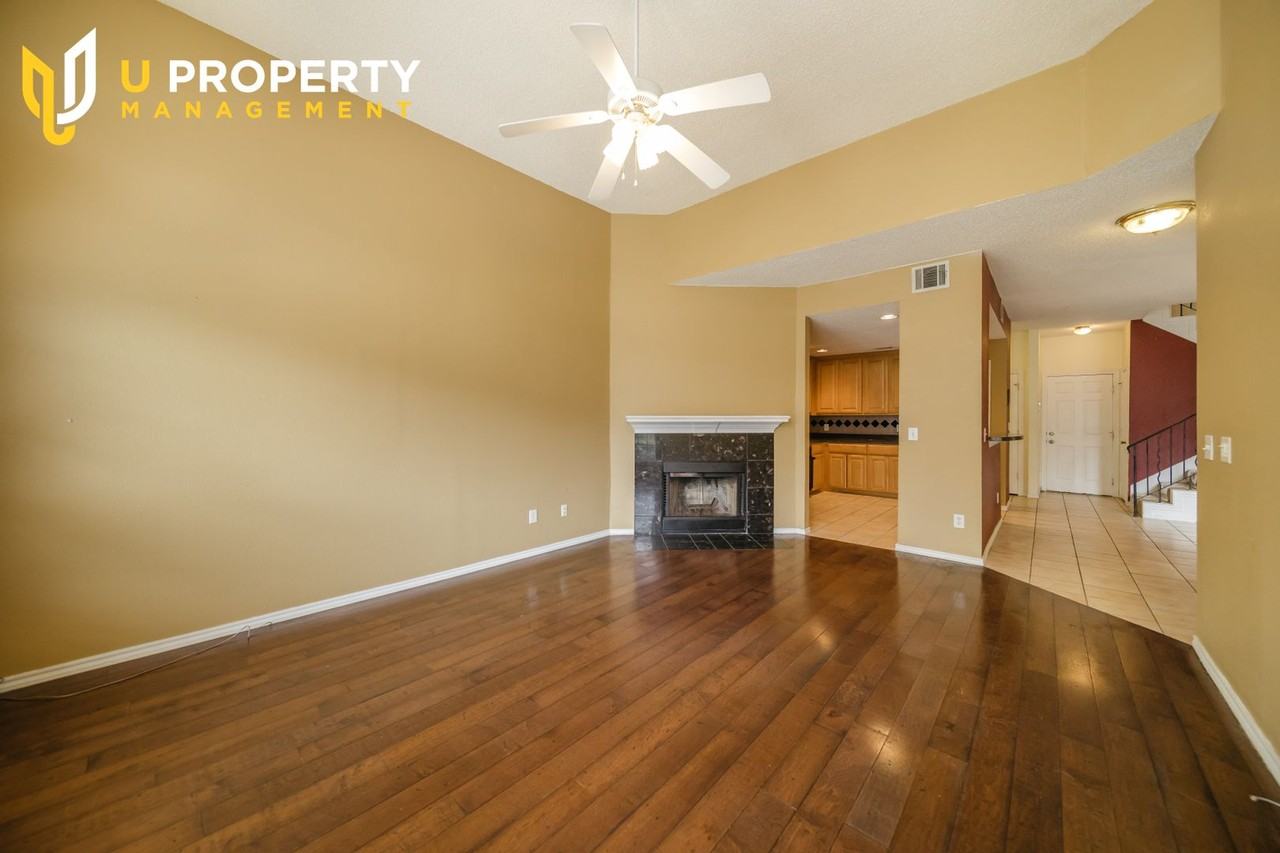 3325 Devonshire Dr - Photo 3 of 28