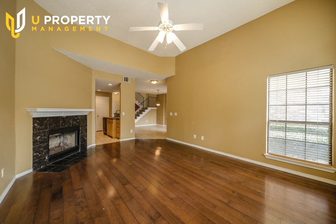 3325 Devonshire Dr - Photo 4 of 28