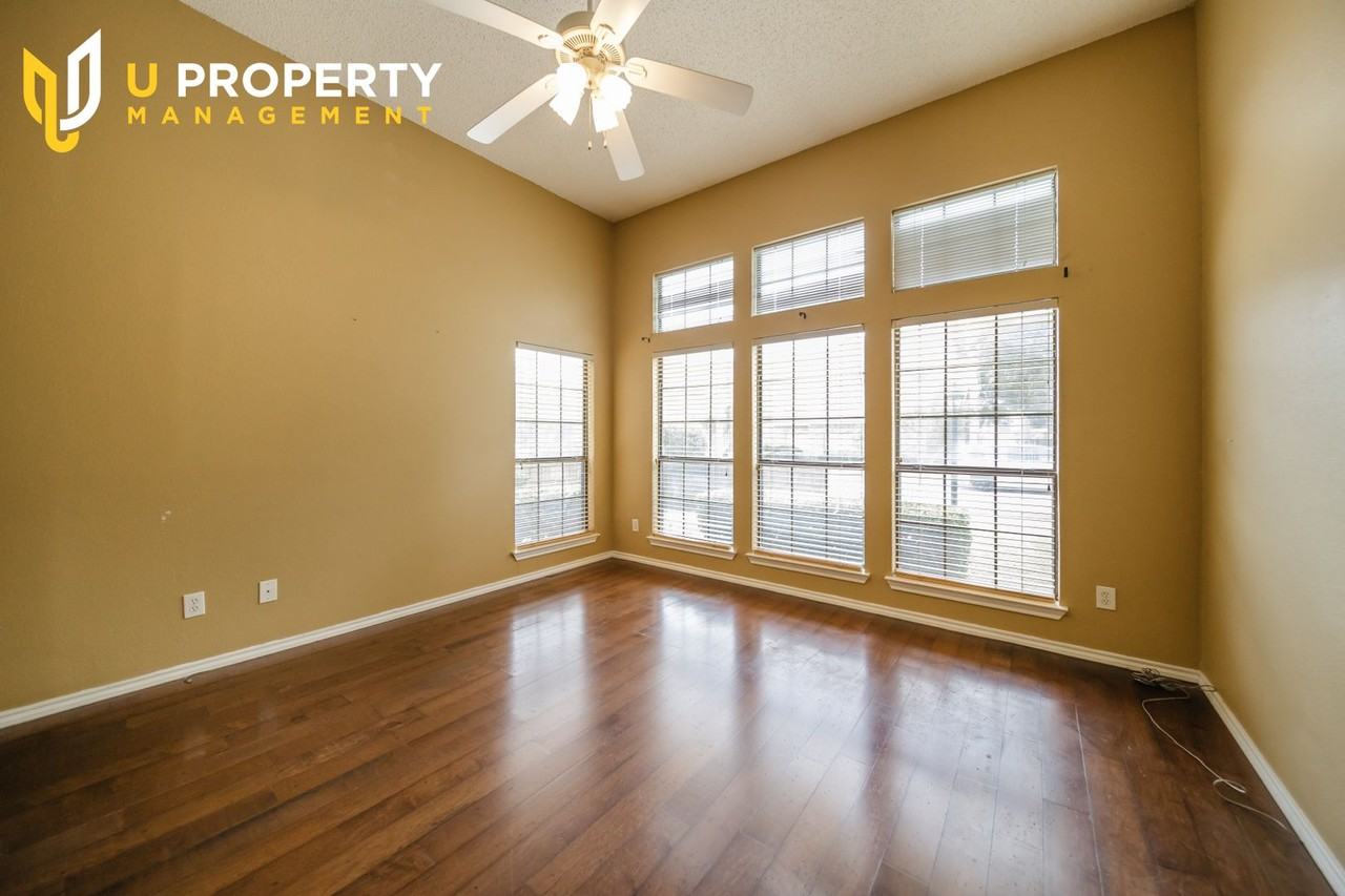 3325 Devonshire Dr - Photo 5 of 28