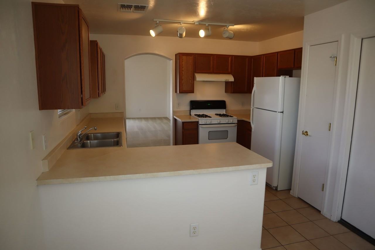 3011 Copper Pointe Dr - Photo 4 of 31