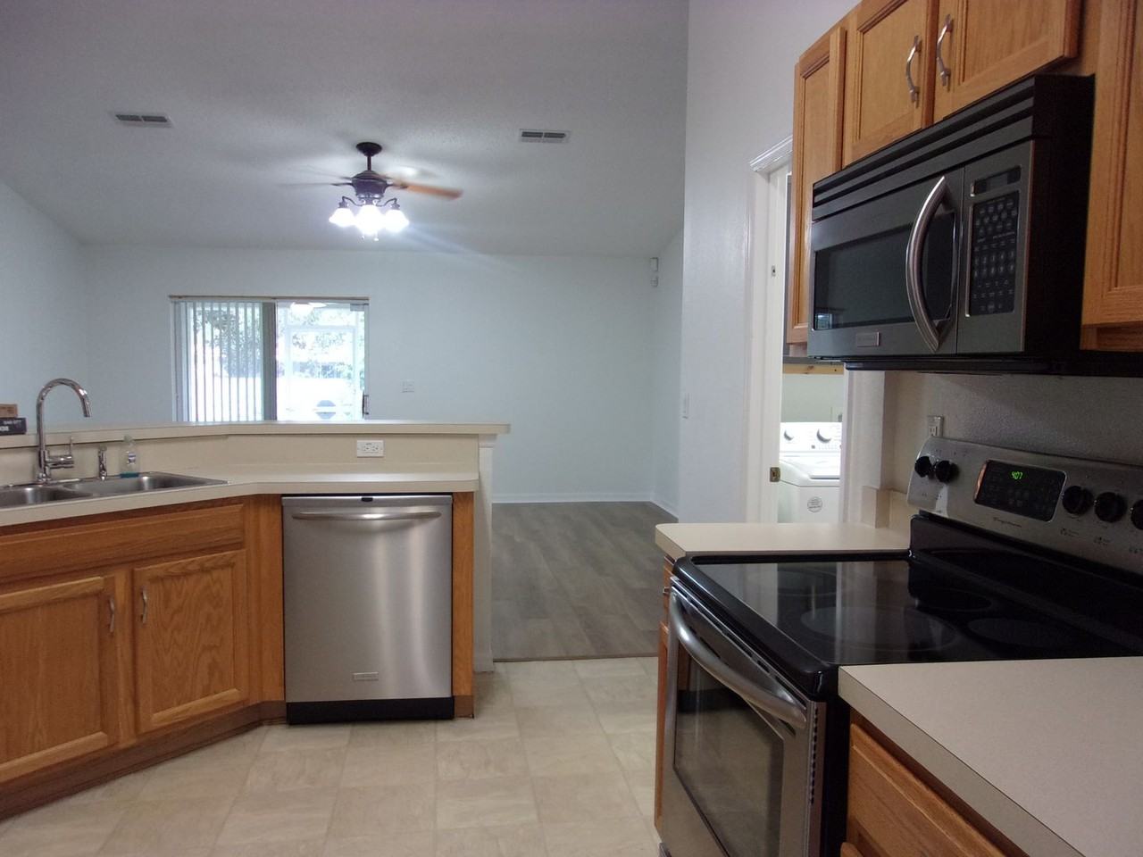 14237 Spring Hill Dr - Photo 4 of 14