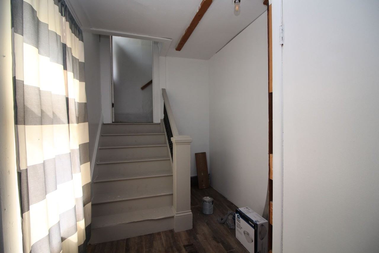 905 905 90 Baker St - Photo 2 of 18