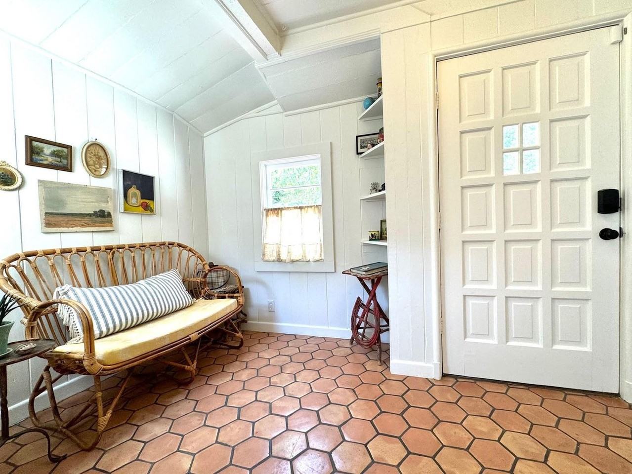 2237 W Jefferson Blvd - Photo 3 of 30