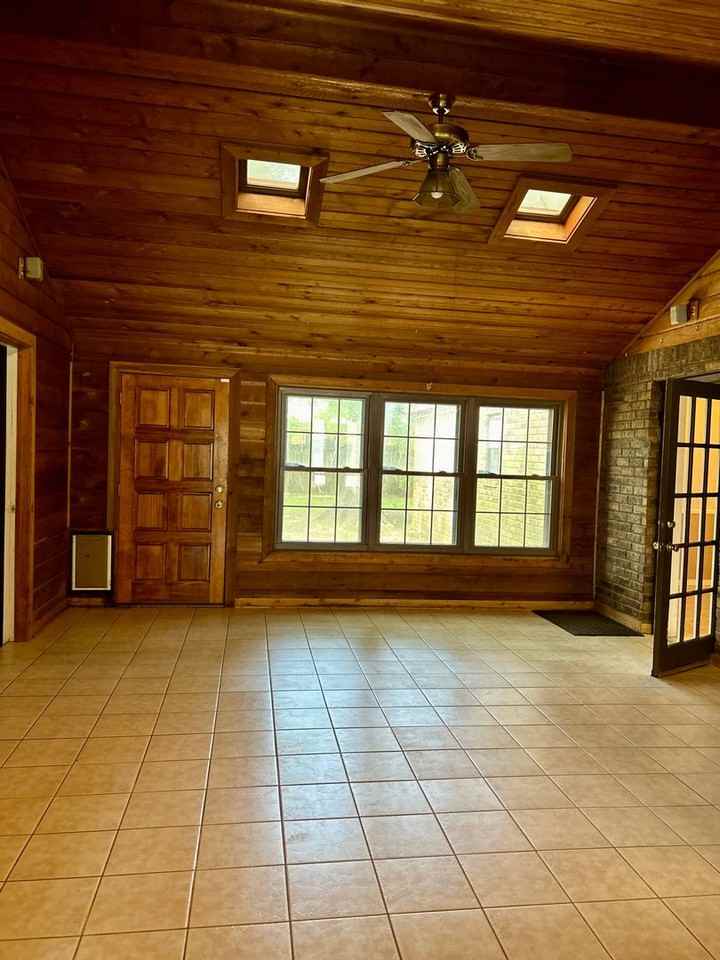 9042 Sara Ln - Photo 3 of 10