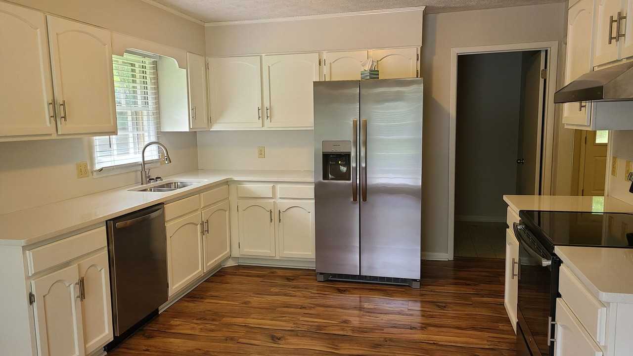 308 Lancaster Avenue - Photo 3 of 10