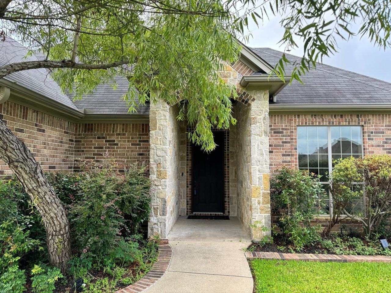 11865 Poydras - Photo 2 of 34