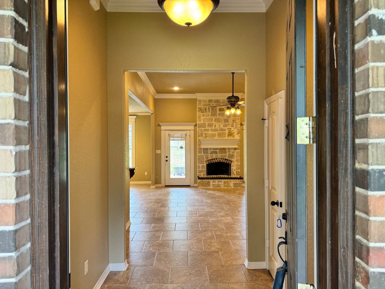 11865 Poydras - Photo 3 of 34