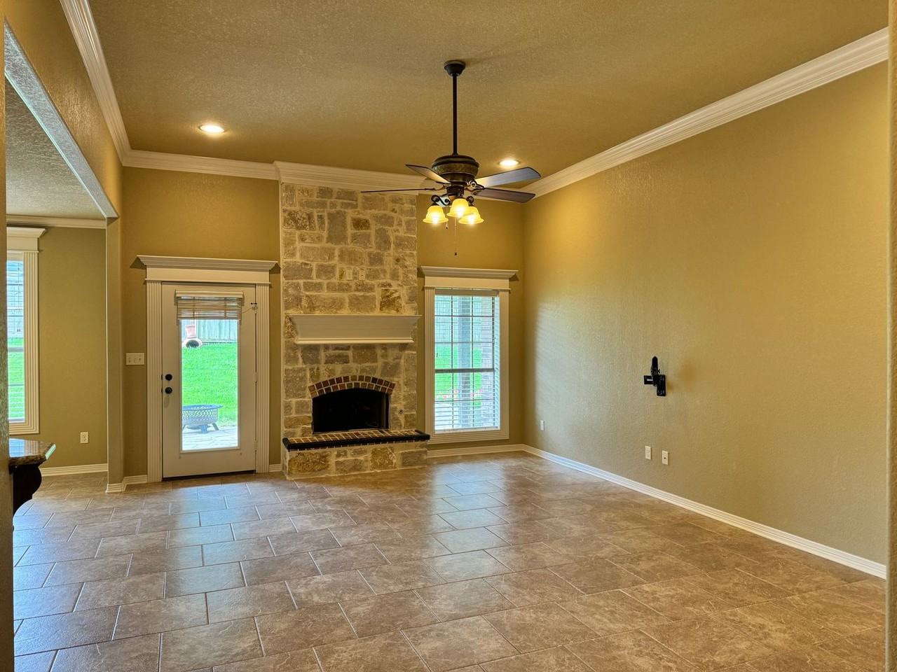 11865 Poydras - Photo 4 of 34