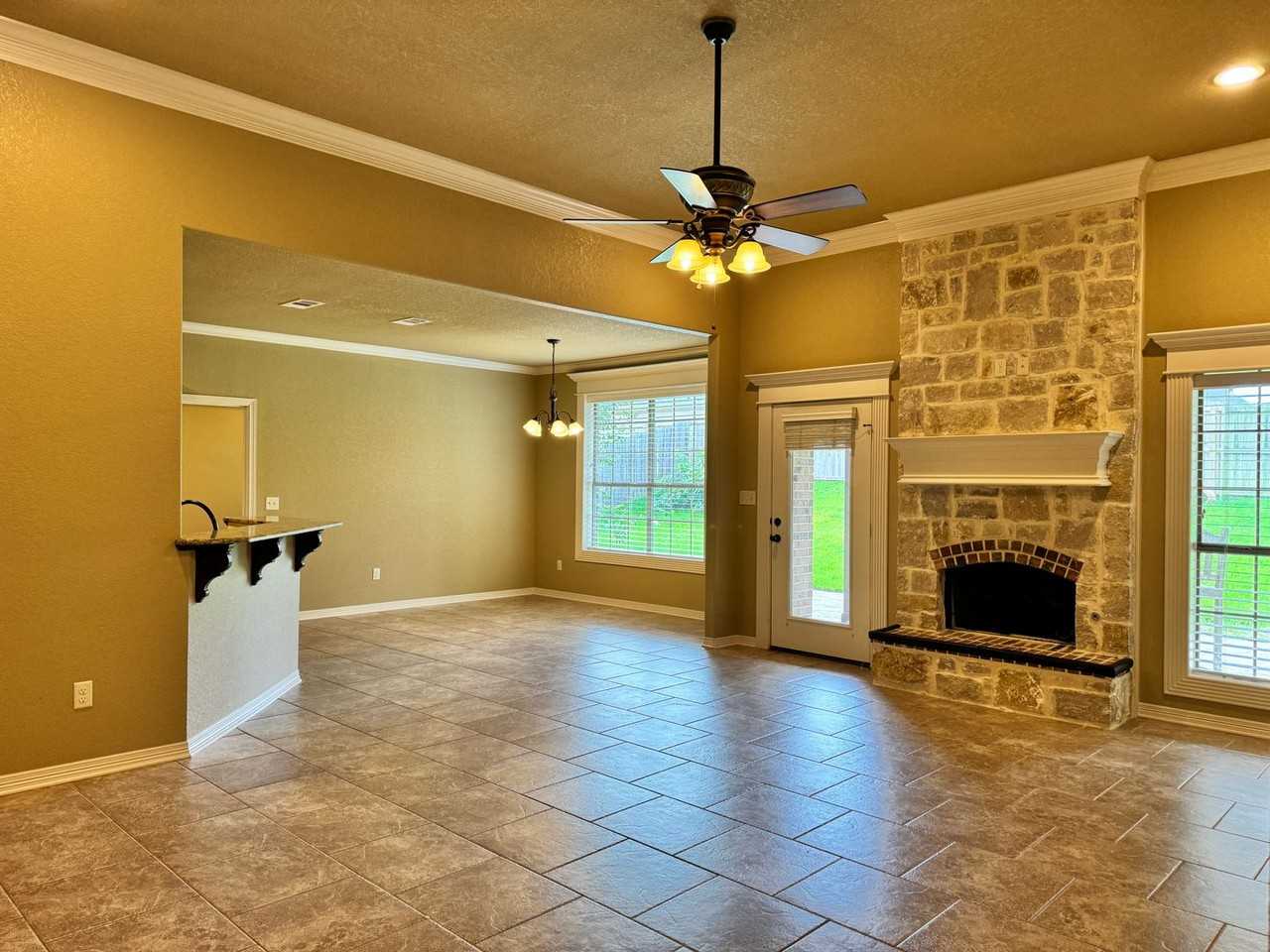 11865 Poydras - Photo 5 of 34