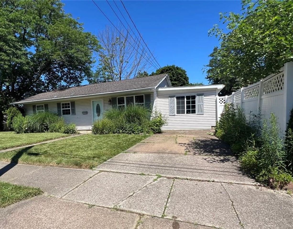 1126 E 40th St - Photo 2 of 16