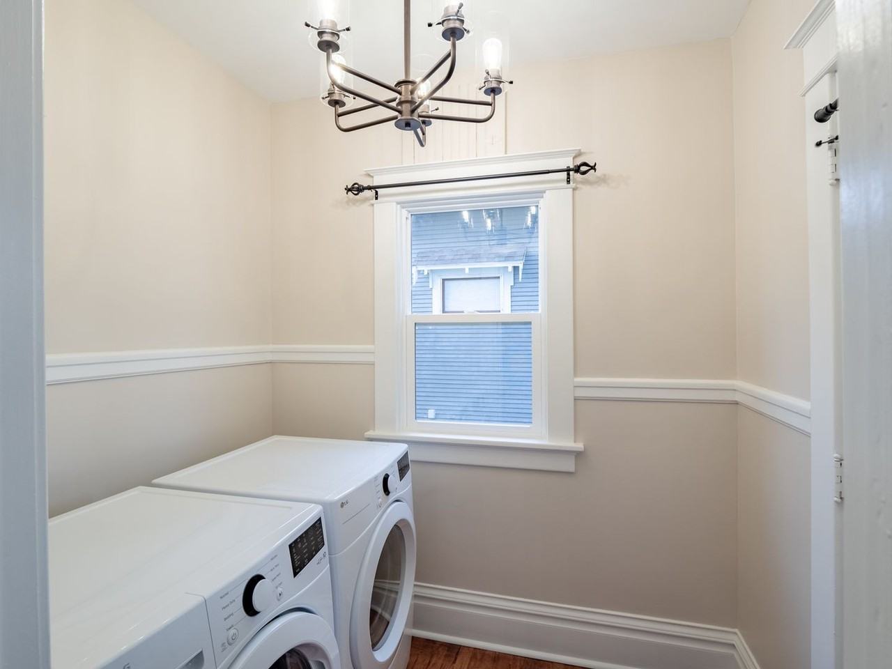 1717 7th Ave Se - Photo 2 of 11