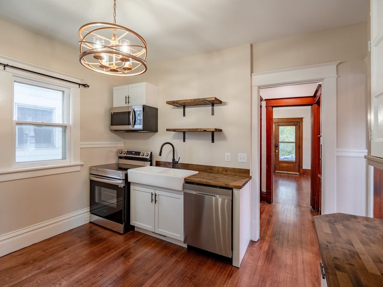1717 7th Ave Se - Photo 4 of 11